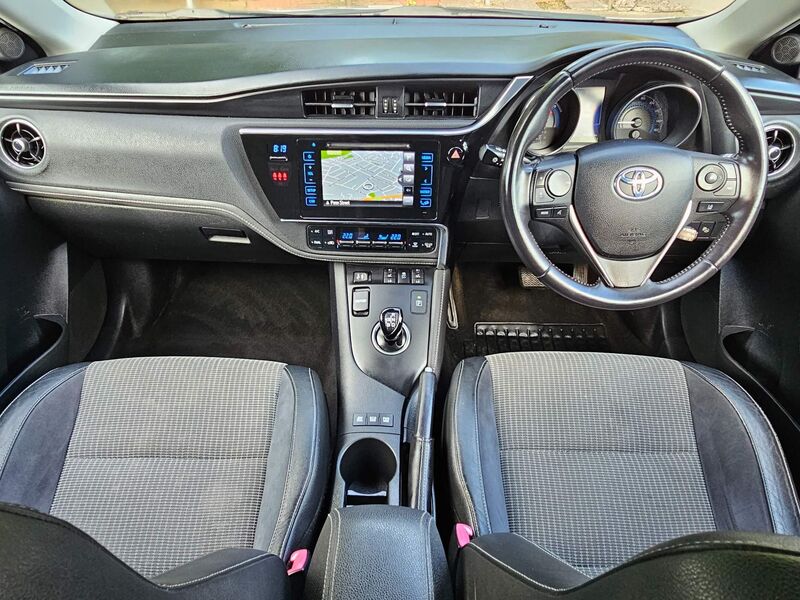 TOYOTA AURIS