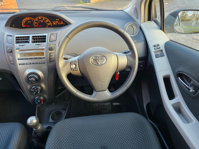 TOYOTA YARIS