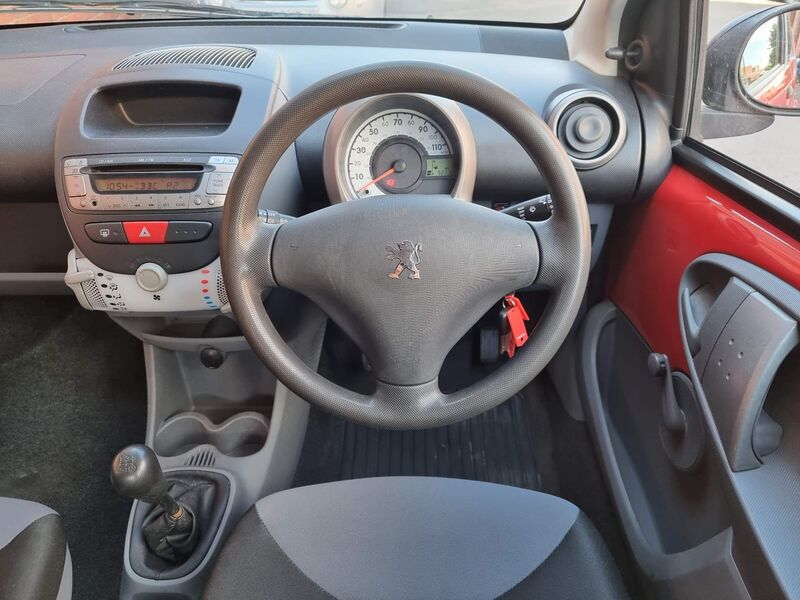 PEUGEOT 107