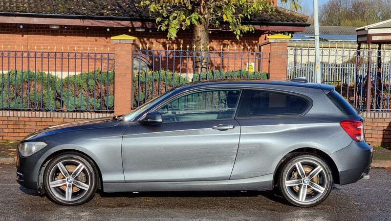 BMW 1 SERIES