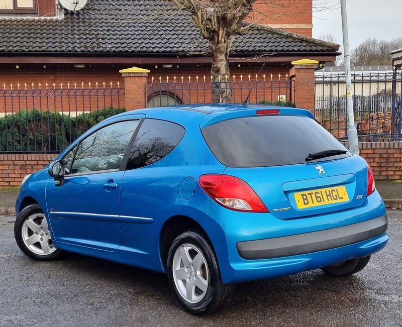 PEUGEOT 207