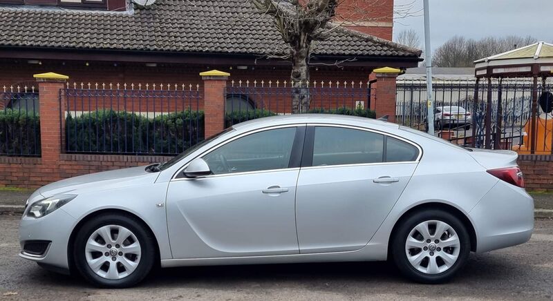 VAUXHALL INSIGNIA