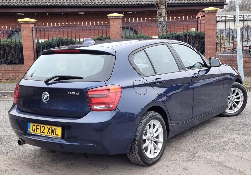 BMW 1 SERIES