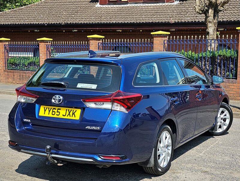 TOYOTA AURIS