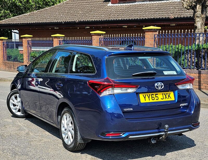 TOYOTA AURIS