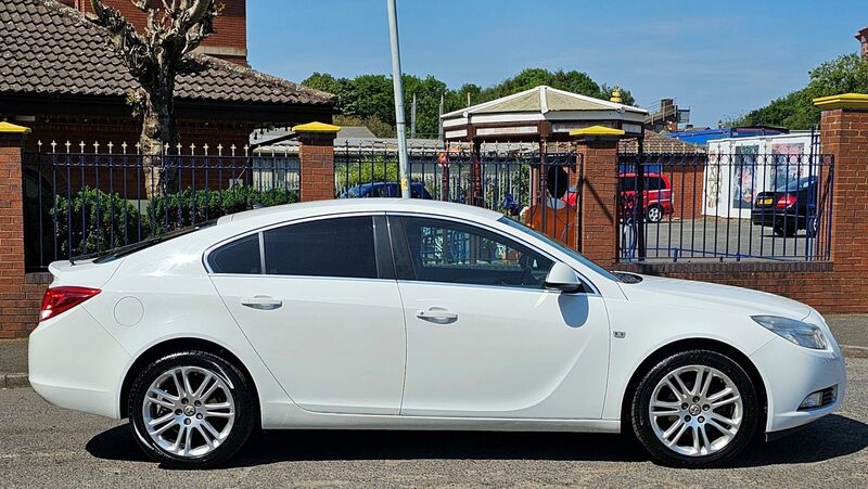 VAUXHALL INSIGNIA