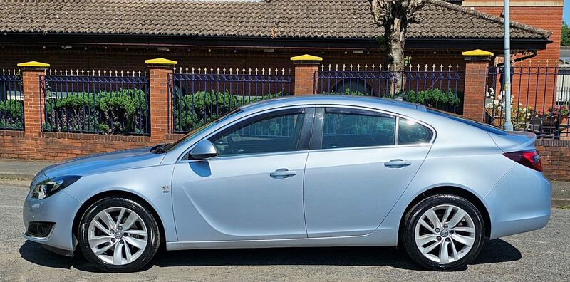 VAUXHALL INSIGNIA