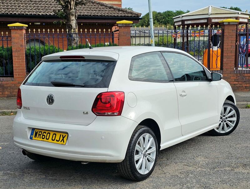 VOLKSWAGEN POLO