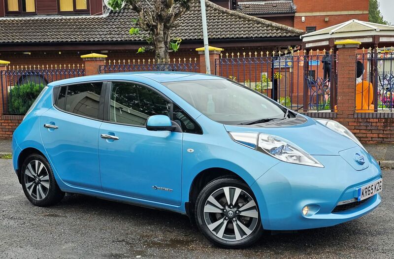 NISSAN LEAF