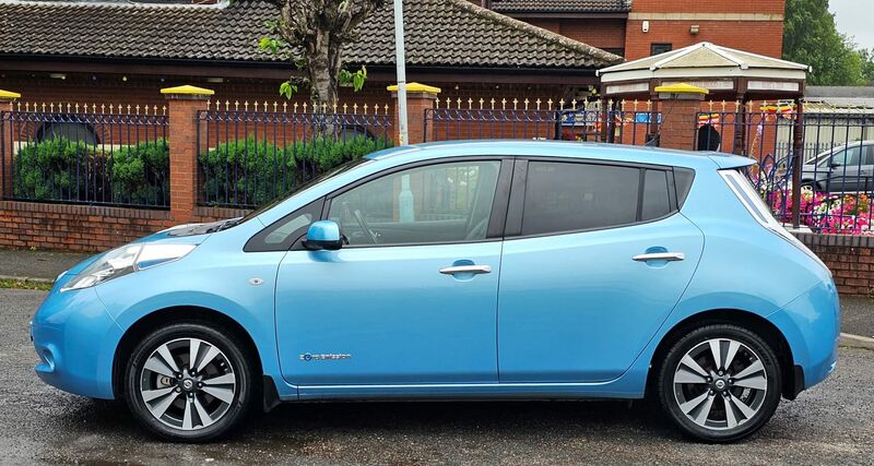 NISSAN LEAF